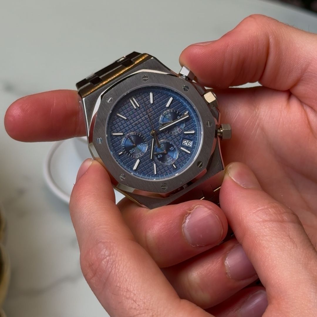 Royal Seikoak Chrono Blue de HW Design, cronógrafo de caja integrada de 41 mm con esfera azul, acero 316L y cristal de zafiro