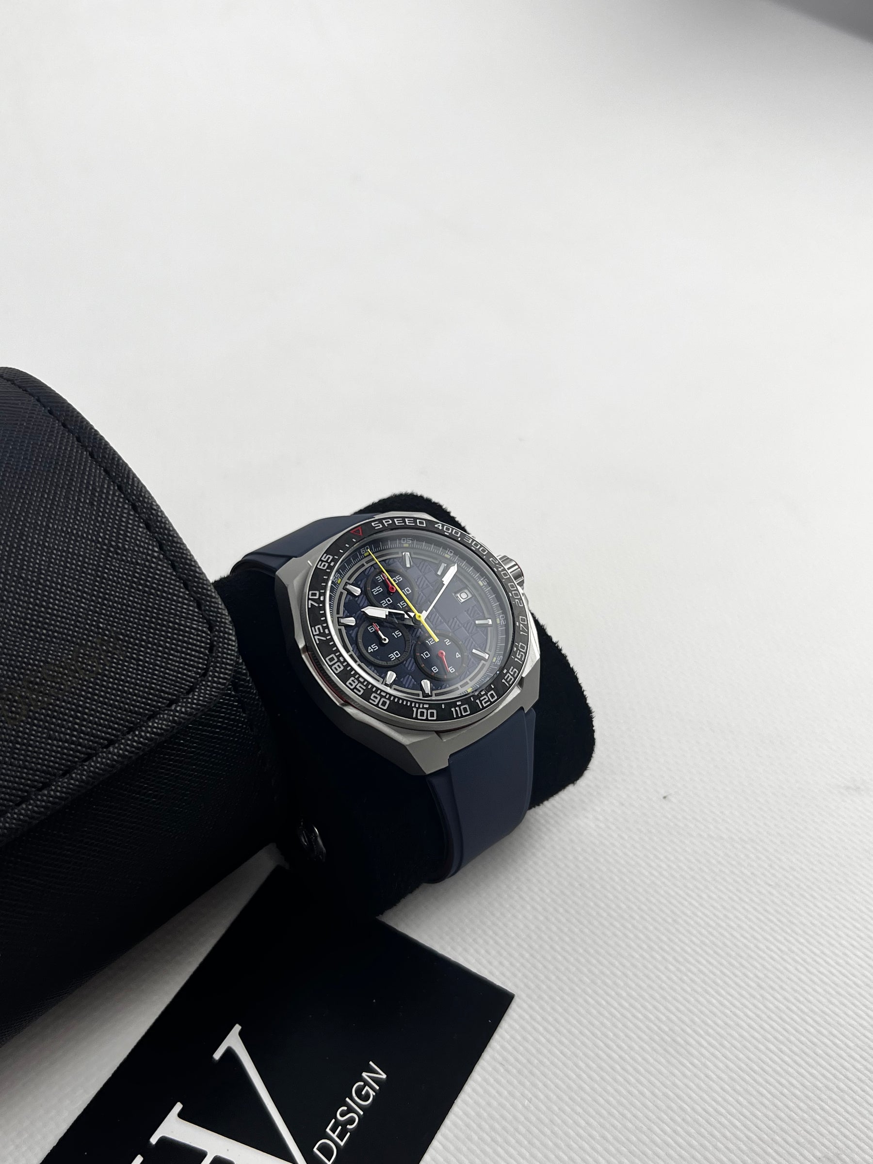 Tag Heuko Formula 1 chronograph Oracle x Red Bull Racing de HW Design, cronógrafo deportivo de 42 mm con caja de acero 316L y cristal de zafiro