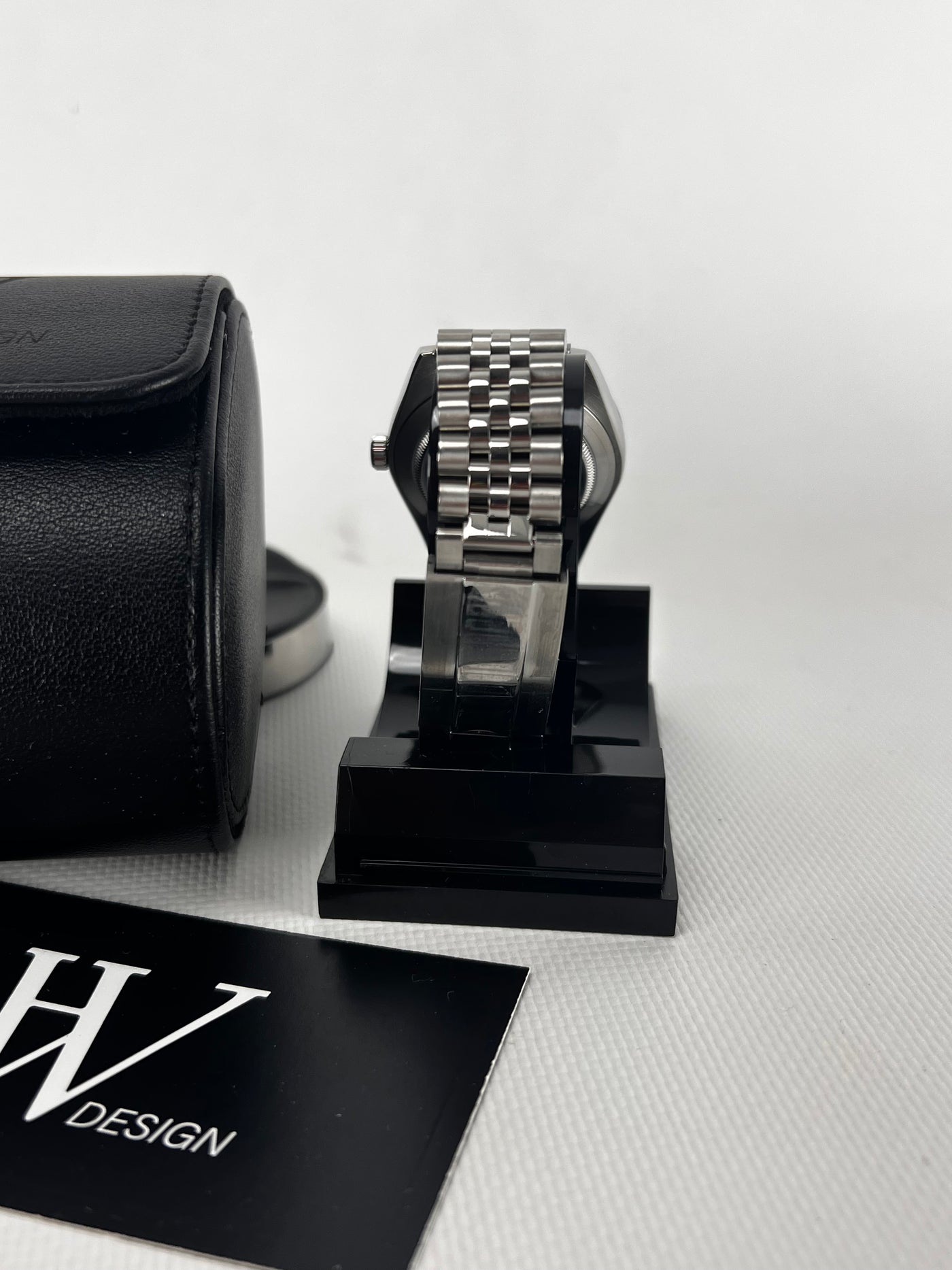 HW Cátedra Tiffany Arabic de HW Design, reloj de vestir de 39 mm con esfera azul Tiffany, caja de acero 904L y cristal de zafiro