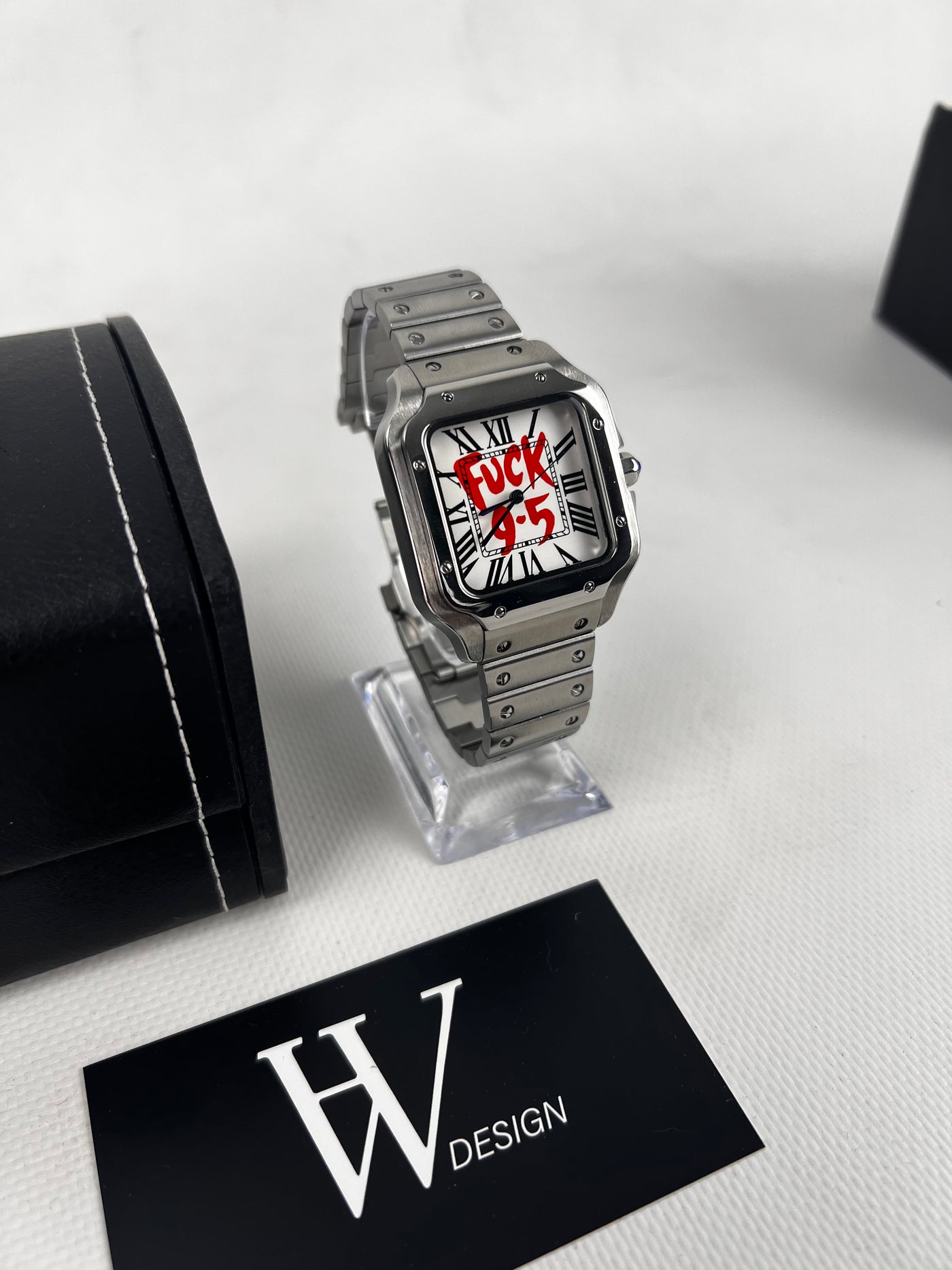 Sankos F**k 9-5 de HW Design, reloj cuadrado de vestir de 38 mm, caja de acero 316L y cristal de zafiro