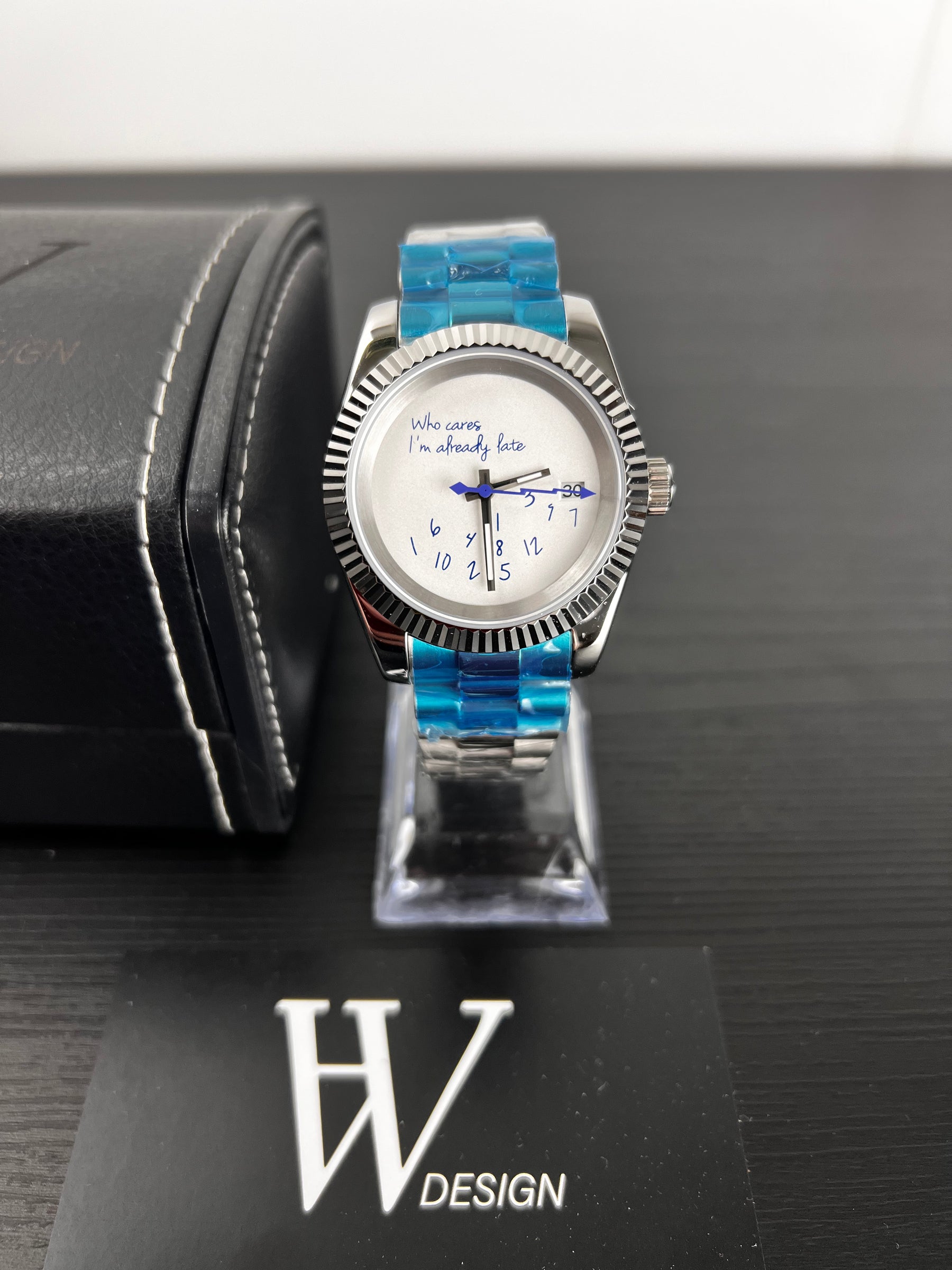 Dateko Who cares? de HW Design, reloj de vestir de 39 mm con caja de acero 316L y cristal de zafiro