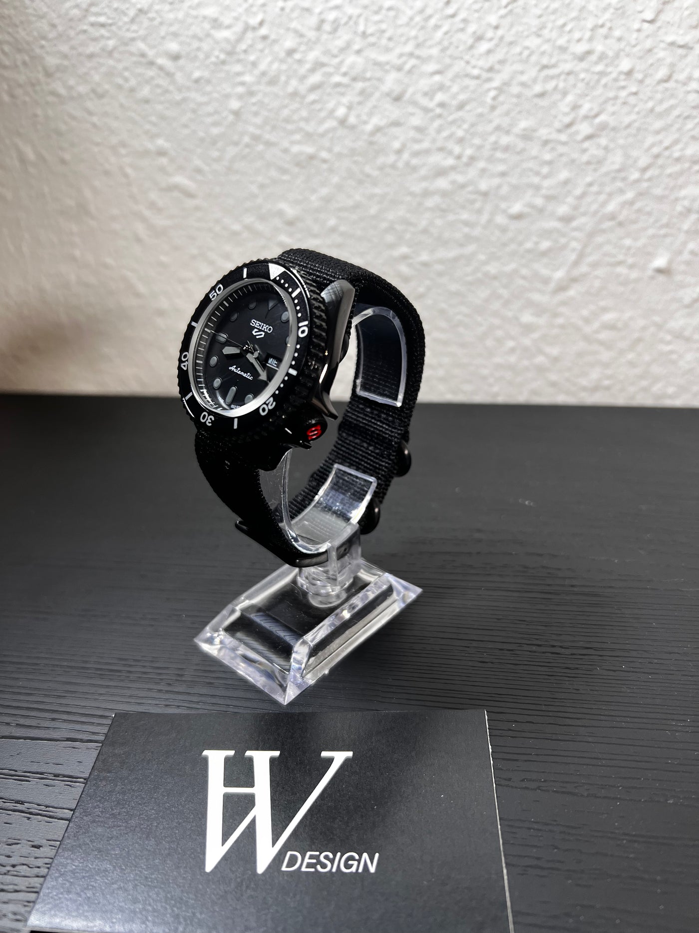 SKX Tactical Black de HW Design, reloj diver de 42 mm con esfera negra y roja, en caja de acero 316L