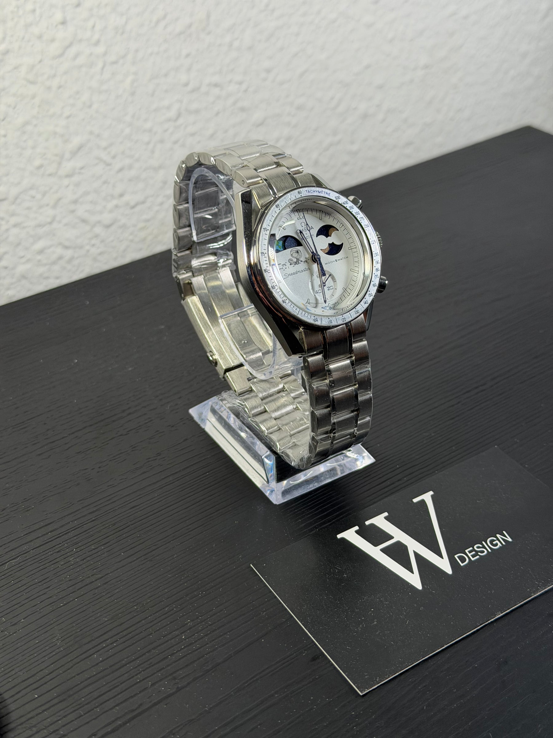 Omega x Swatch Mission to Snoopy Moonshine Gold White mod de HW Design, cronógrafo de 42 mm con esfera blanca y detalles en oro, caja de acero 316L