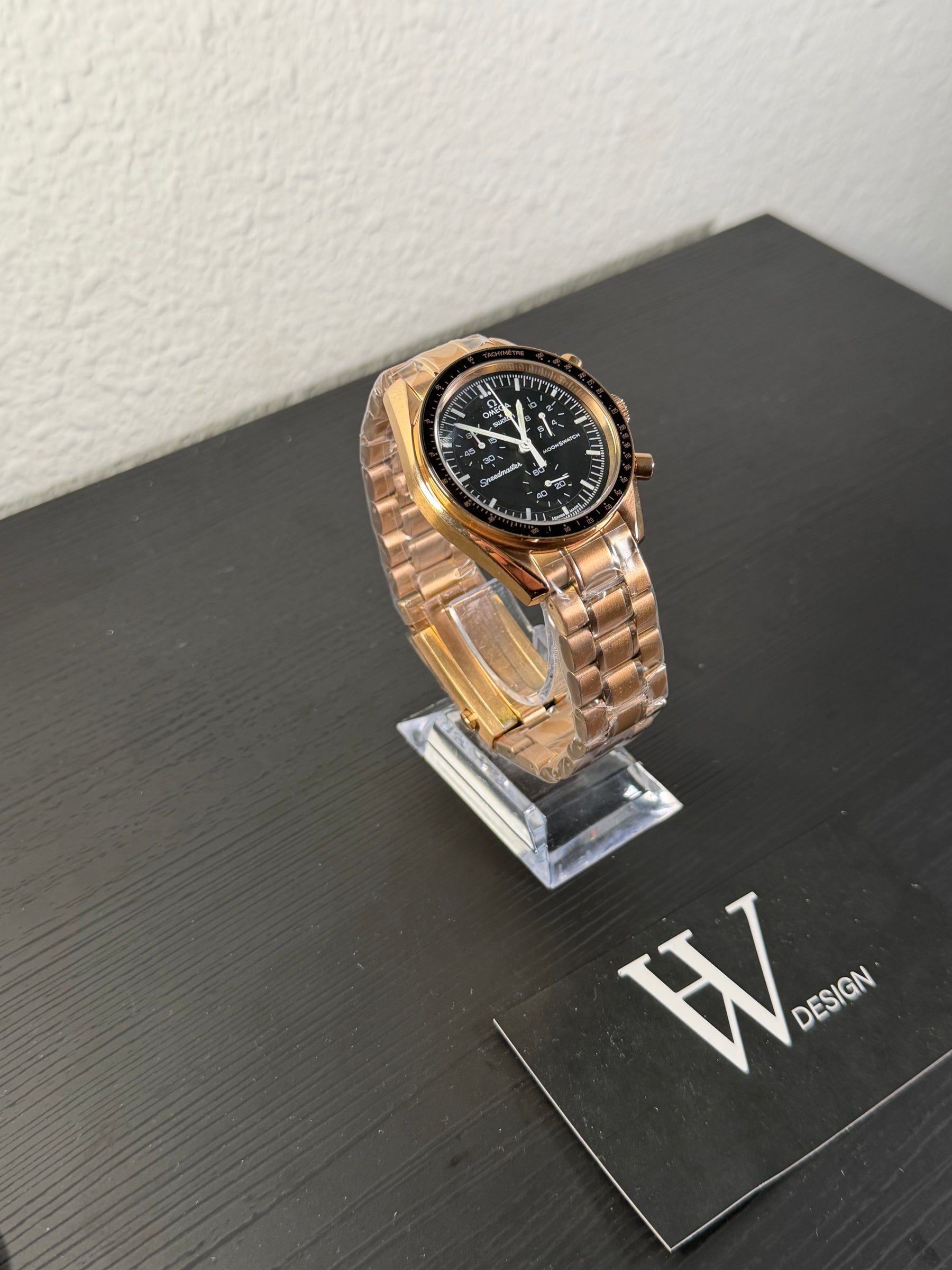 Omega x Swatch Mission to Moon Rose Gold mod de HW Design, cronógrafo de 42 mm con esfera de oro rosa, caja de acero 316L y cristal de zafiro