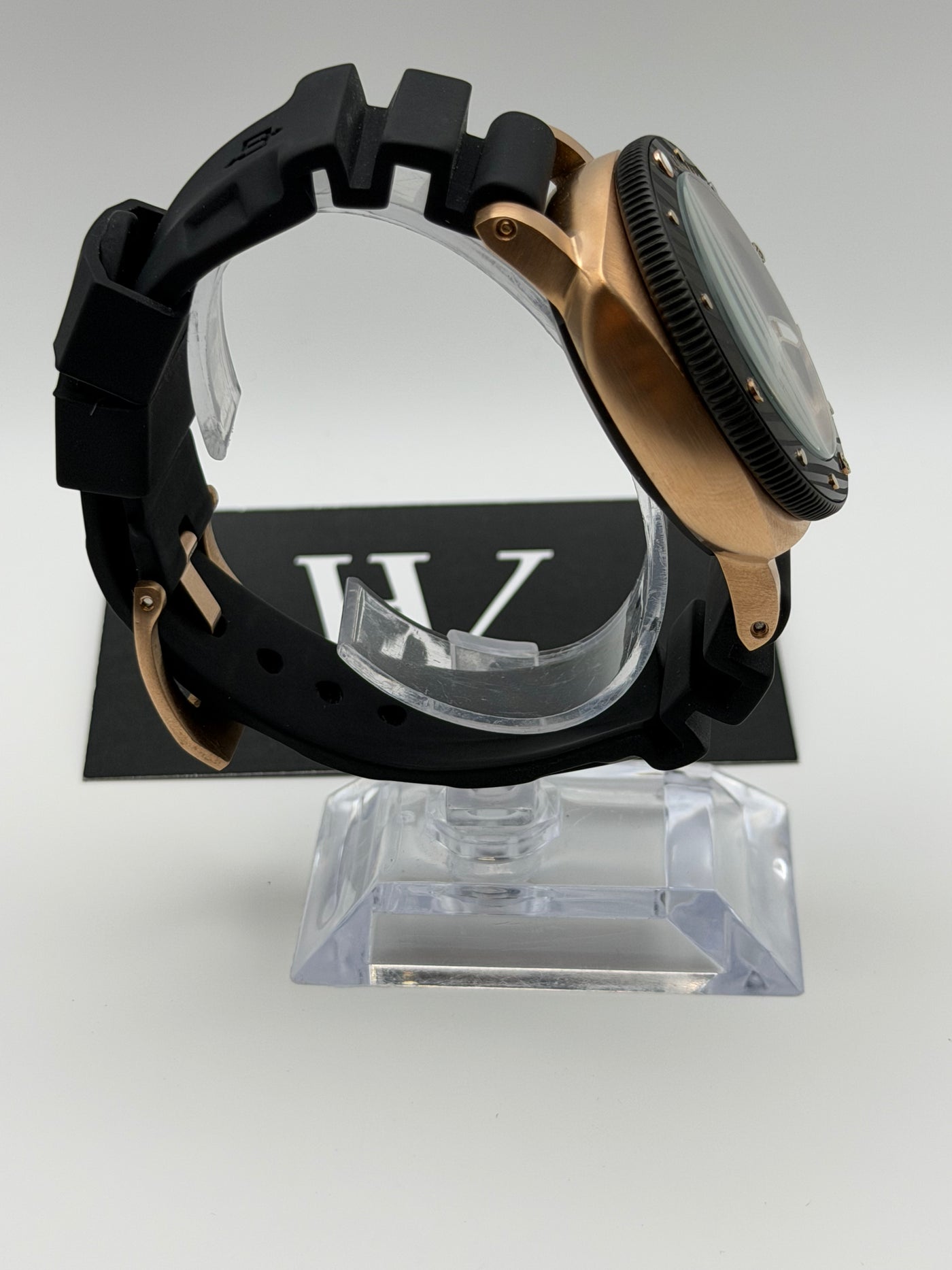 Paneiko Submersible Two tone Black de HW Design, reloj de 40 mm con esfera negra, bicolor en acero y oro, con cristal de zafiro